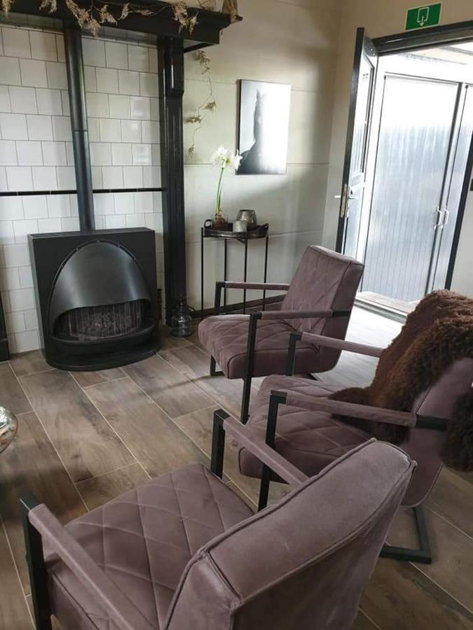 Luxe Gastenkamer Met Living En Keuken Bij Friezen Paarden Stal PellendijkWestendorp エクステリア 写真