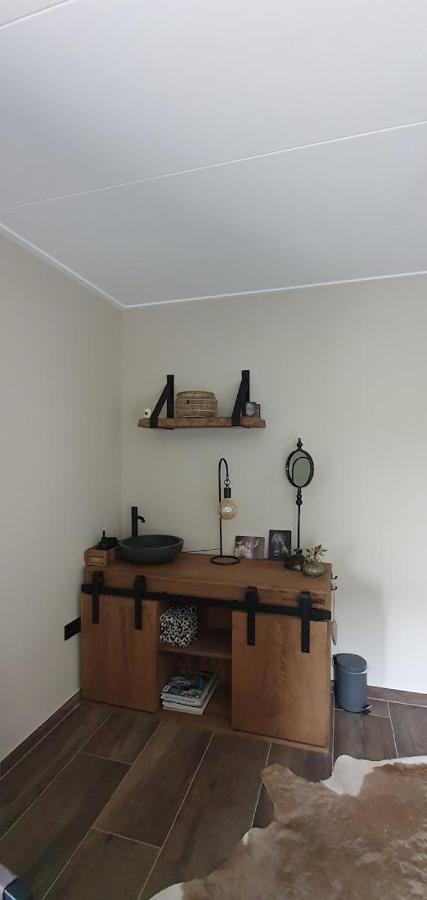 Luxe Gastenkamer Met Living En Keuken Bij Friezen Paarden Stal PellendijkWestendorp エクステリア 写真